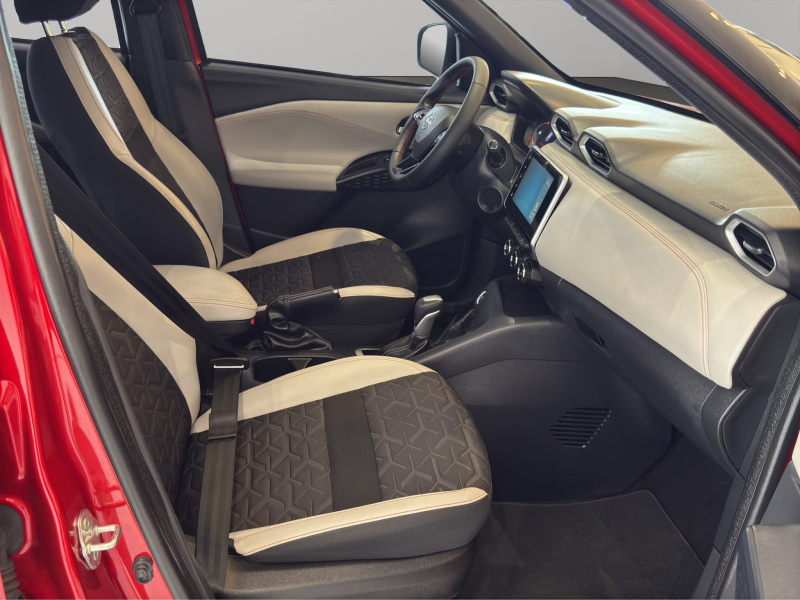 Nissan Magnite  5 pts. Exclusive, 1.0T, TM5, piel, RA-16 2025